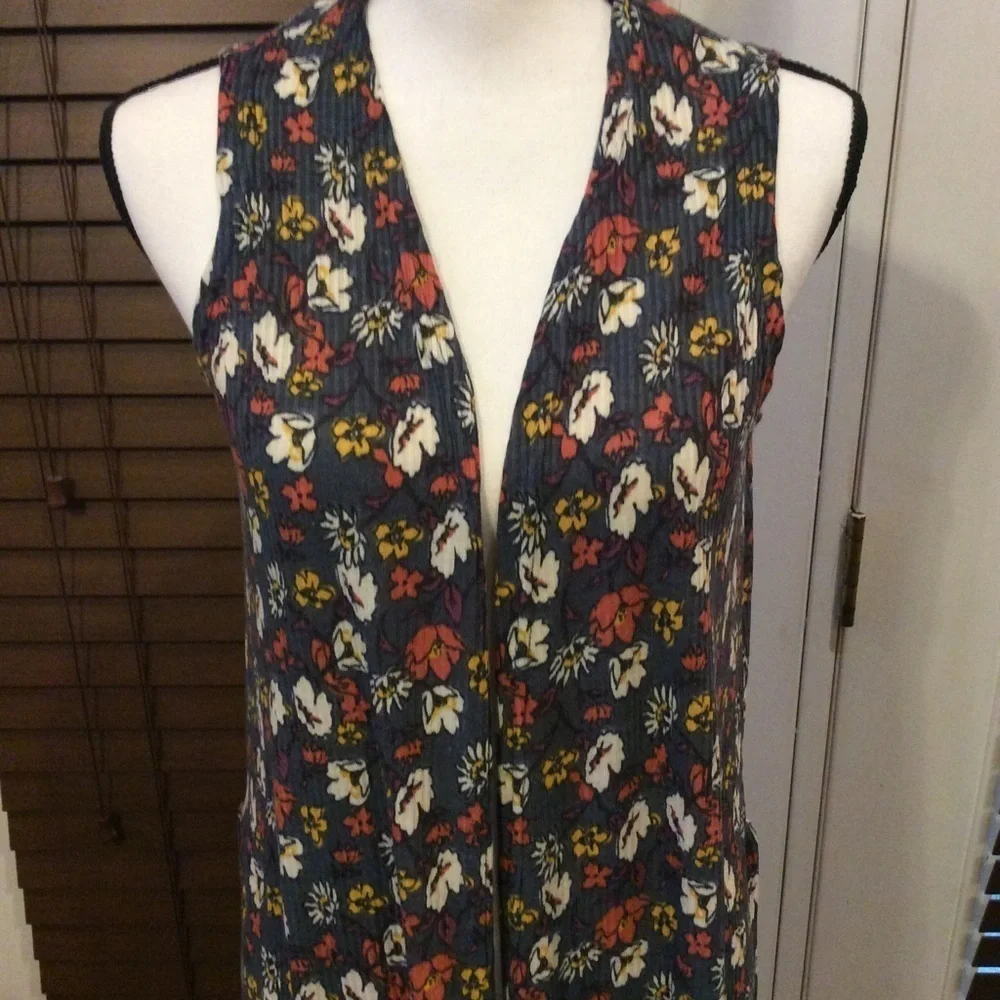 🏜LuLaRoe Joy Vest Size Small  Side Slits - Picture 2 of 8